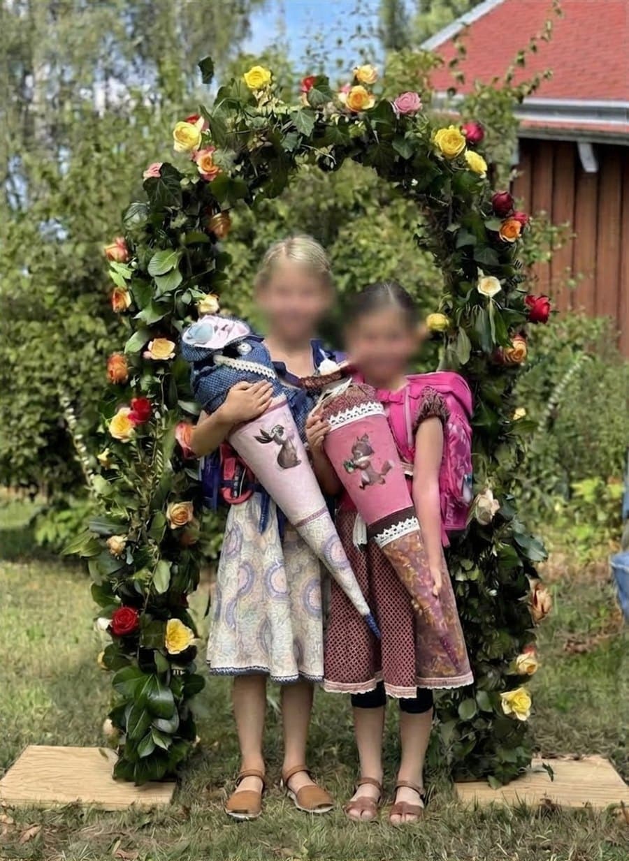 Benjamins Töchter mit Schultüten am Tag ihrer Einschulung an der Freien Waldorfschule Schwäbisch Hall